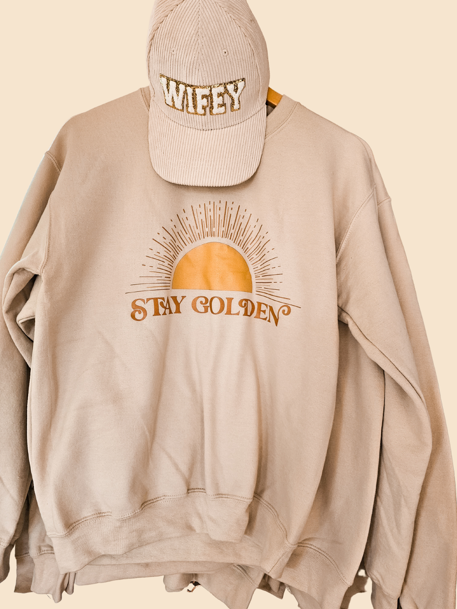 Stay Golden Sweatshirt In Sand