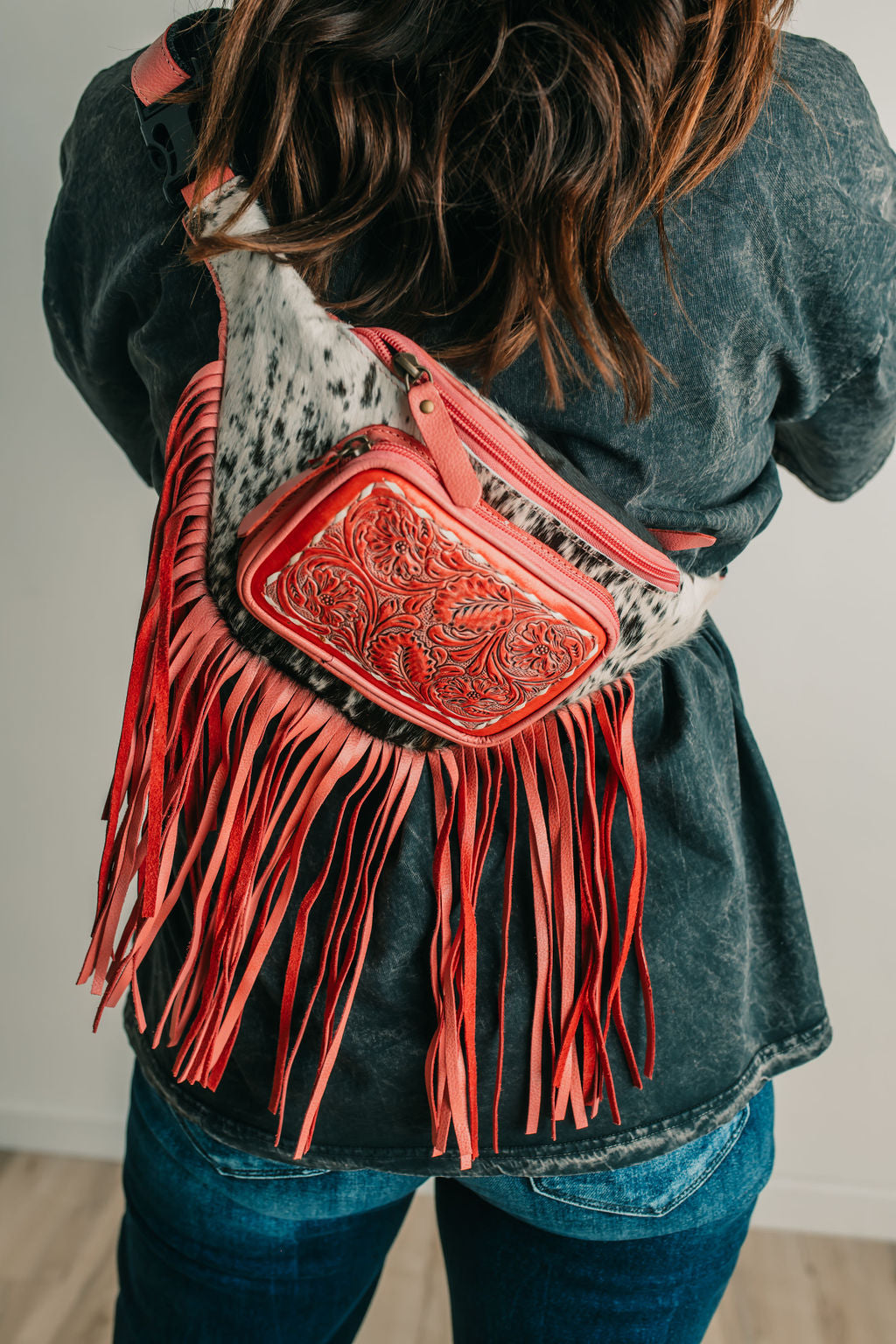 Top Hand Tooled Leather Hair On Hide Fringed Bum Bag In Pink