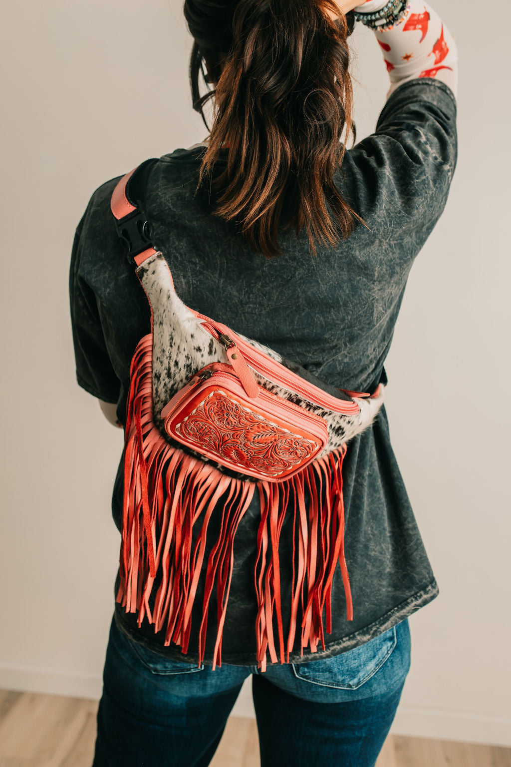 Top Hand Tooled Leather Hair On Hide Fringed Bum Bag In Pink